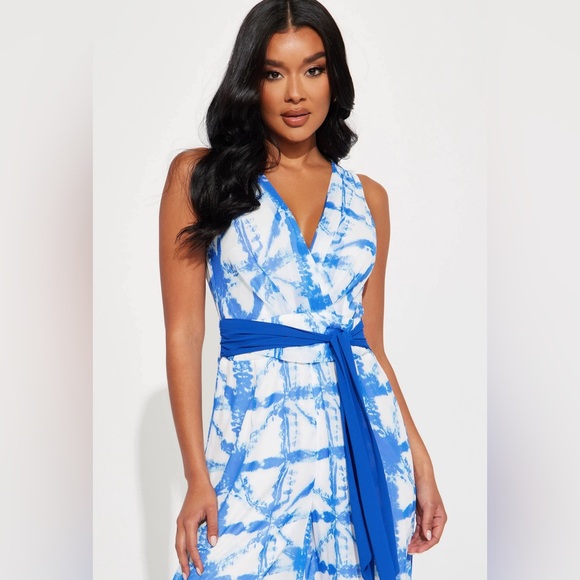 Fashion Nova Tie Dye Jumpsuit In White/Blue-Size XS NWT💙 - Picture 2 of 7